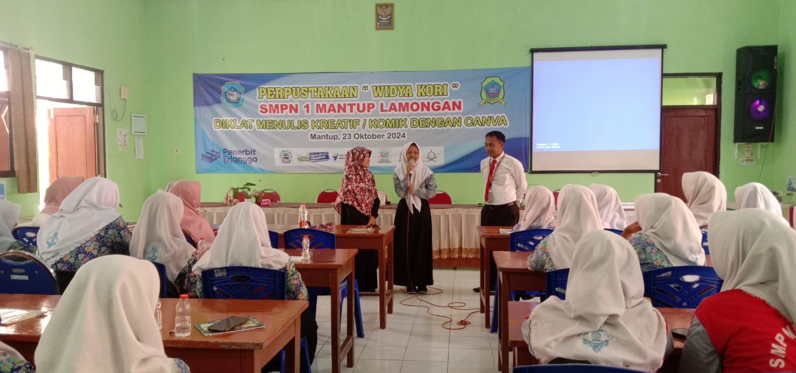 Diklat Menulis Kreatif dan Komik dengan Canva, Tingkatkan Literasi dan Kreativitas Siswa